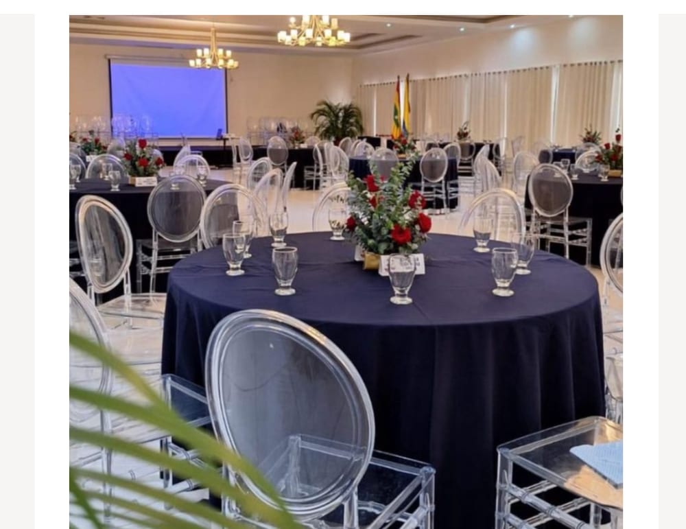 Sillas Ghost transparentes para alquiler en eventos